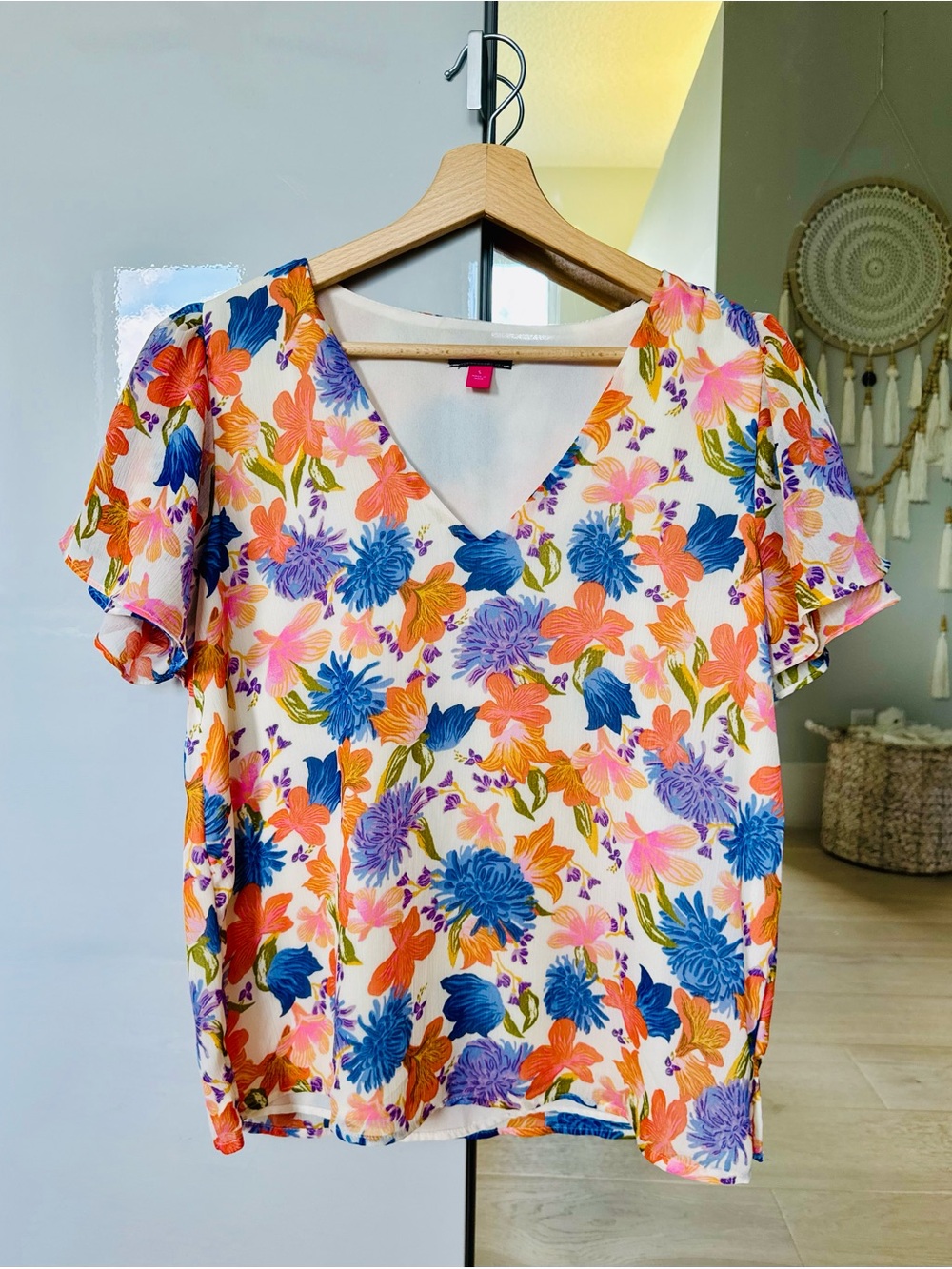 Vince Camuto Blouse Vibrant Floral V-Neck Flutter Sleeve Size Small